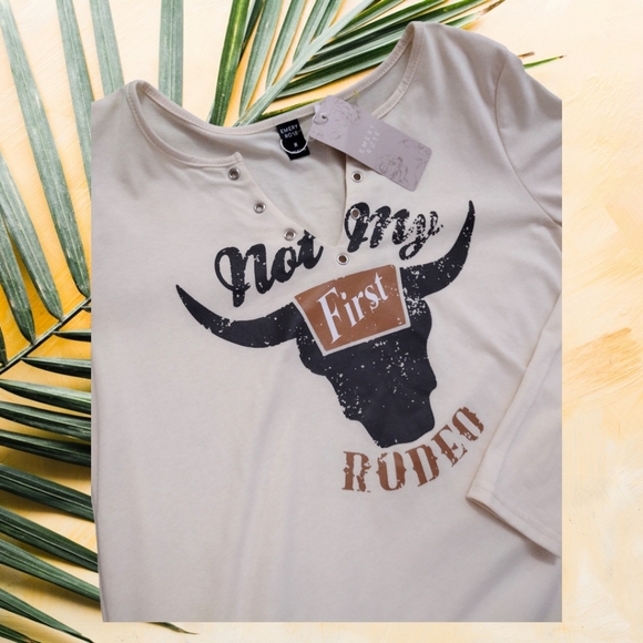Nwt Emery Rose Cream Not My First Rodeo Top Tee Sz Med - Picture 2 of 5